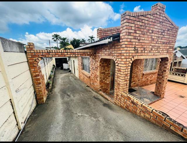 4 BEDROOM HOUSE FOR SALE IN NEWLANDS WEST